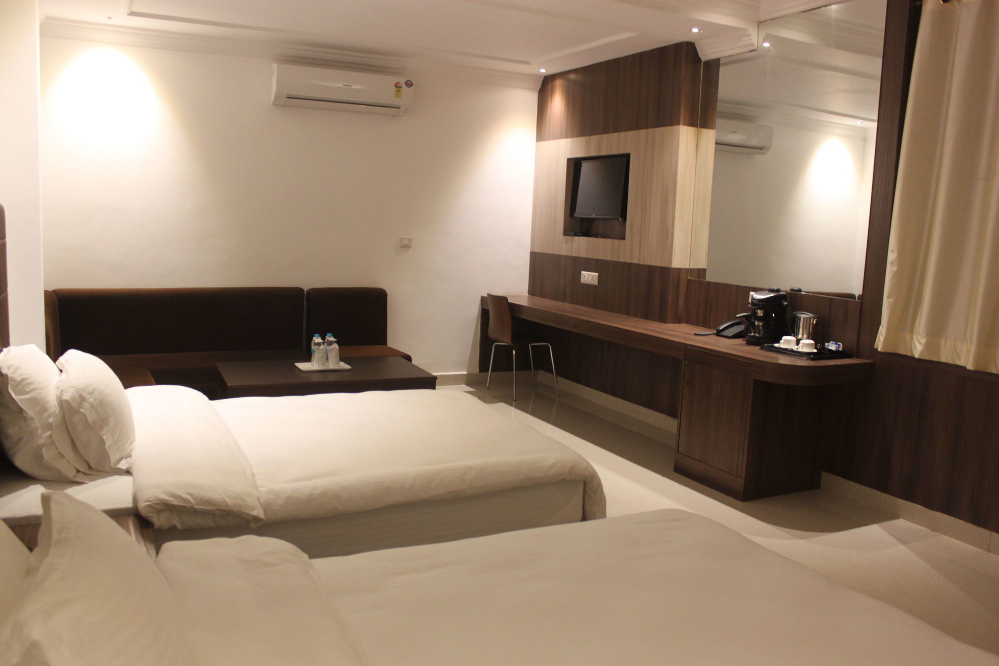 Niranjana Hotel Bodhgaya Værelse billede
